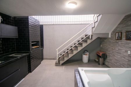 Casa à venda com 300m², 5 quartos e 7 vagas Casa à venda com 300m², 5 quartos e 7 vagasÁrea comum - Jacuzzi