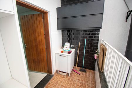 Casa à venda com 300m², 5 quartos e 7 vagas Casa à venda com 300m², 5 quartos e 7 vagasÁrea de Serviço