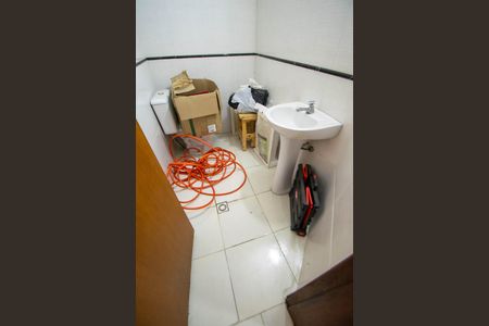 Casa à venda com 300m², 5 quartos e 7 vagas Casa à venda com 300m², 5 quartos e 7 vagasBanheiro de Serviço