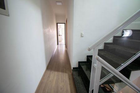 Casa à venda com 300m², 5 quartos e 7 vagas Casa à venda com 300m², 5 quartos e 7 vagasEscada