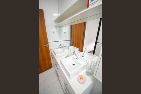 Casa à venda com 300m², 5 quartos e 7 vagas Casa à venda com 300m², 5 quartos e 7 vagasBanheiro da Suíte 1