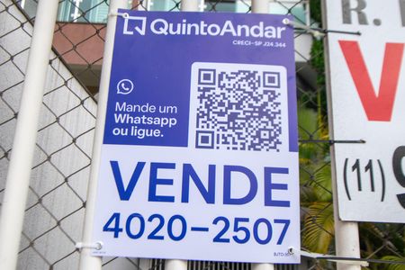 Casa à venda com 300m², 5 quartos e 7 vagas Casa à venda com 300m², 5 quartos e 7 vagasFachada