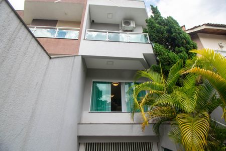 Casa à venda com 300m², 5 quartos e 7 vagas Casa à venda com 300m², 5 quartos e 7 vagasEntrada
