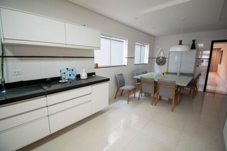 Casa à venda com 300m², 5 quartos e 7 vagas Casa à venda com 300m², 5 quartos e 7 vagasCozinha