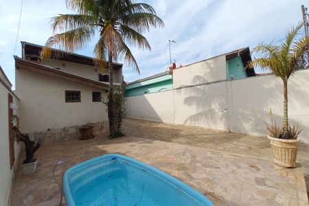 Casa à venda com 300m², 3 quartos e 7 vagas Casa à venda com 300m², 3 quartos e 7 vagasÁrea comum - Piscina