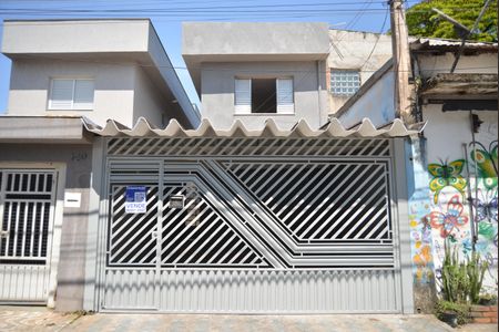 Casa à venda com 110m², 2 quartos e 2 vagasFachada