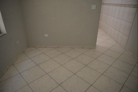 Casa à venda com 110m², 2 quartos e 2 vagasSala