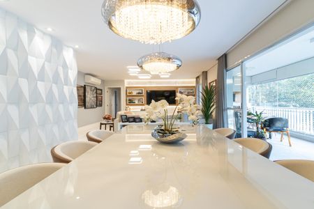 Apartamento à venda com 154m², 3 quartos e 2 vagas Apartamento à venda com 154m², 3 quartos e 2 vagasSala de Jantar