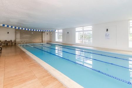 Apartamento à venda com 154m², 3 quartos e 2 vagas Apartamento à venda com 154m², 3 quartos e 2 vagasÁrea comum - Piscina Coberta