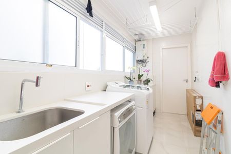 Apartamento à venda com 154m², 3 quartos e 2 vagas Apartamento à venda com 154m², 3 quartos e 2 vagasÁrea de Serviço