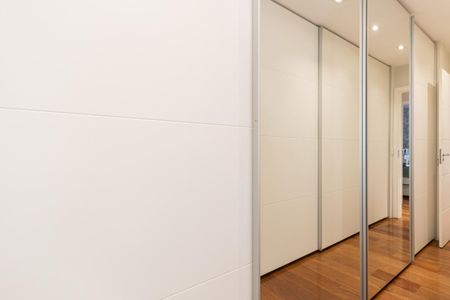 Apartamento à venda com 154m², 3 quartos e 2 vagas Apartamento à venda com 154m², 3 quartos e 2 vagasCloset da Suíte 1