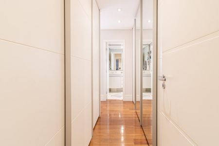 Apartamento à venda com 154m², 3 quartos e 2 vagas Apartamento à venda com 154m², 3 quartos e 2 vagasCloset da Suíte 1