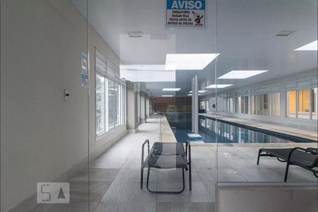 Apartamento à venda com 247m², 4 quartos e 4 vagas Apartamento à venda com 247m², 4 quartos e 4 vagasÁrea comum - Piscina coberta