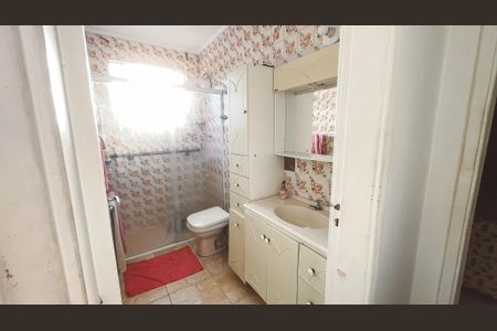 Casa à venda com 125m², 5 quartos e 2 vagas Casa à venda com 125m², 5 quartos e 2 vagasBanheiro