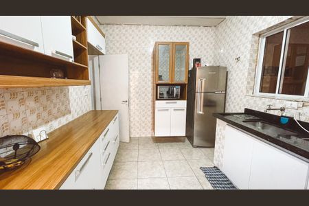 Casa à venda com 125m², 5 quartos e 2 vagas Casa à venda com 125m², 5 quartos e 2 vagasCozinha