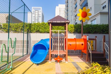 Apartamento à venda com 115m², 3 quartos e 2 vagas Apartamento à venda com 115m², 3 quartos e 2 vagasPlayground