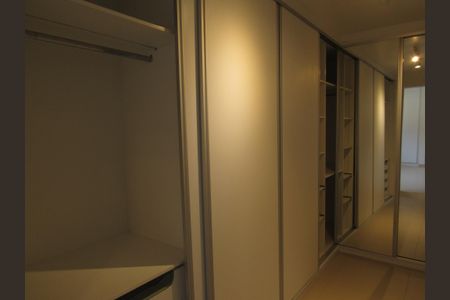 Casa à venda com 450m², 5 quartos e 4 vagasCloset