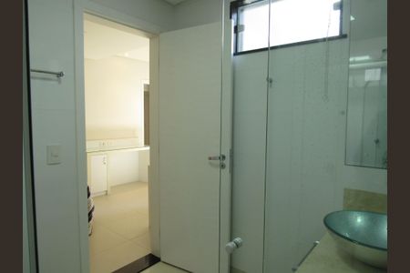 Casa à venda com 450m², 5 quartos e 4 vagasBanheiro da Suíte 4