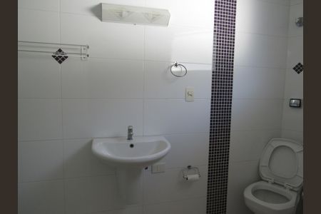 Casa à venda com 450m², 5 quartos e 4 vagasBanheiro da Suíte Independente