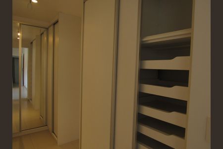 Casa à venda com 450m², 5 quartos e 4 vagasCloset