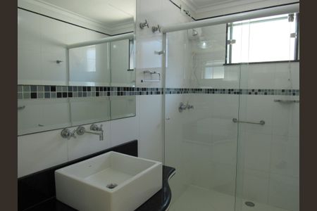 Casa à venda com 450m², 5 quartos e 4 vagasBanheiro da Suíte 3