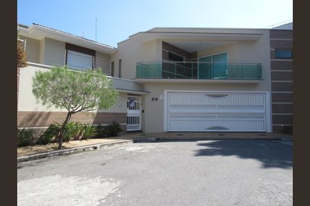 Casa à venda com 450m², 5 quartos e 4 vagasFachada