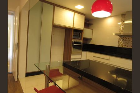 Casa à venda com 450m², 5 quartos e 4 vagasCozinha