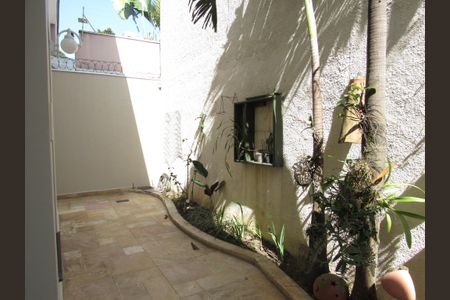 Casa à venda com 450m², 5 quartos e 4 vagasÁrea externa