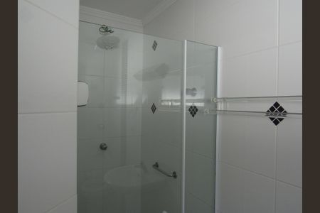 Casa à venda com 450m², 5 quartos e 4 vagasBanheiro da Suíte Independente