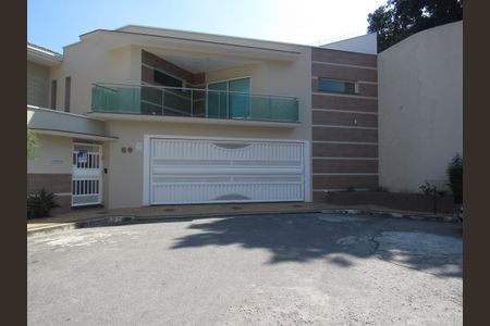 Casa à venda com 450m², 5 quartos e 4 vagasFachada