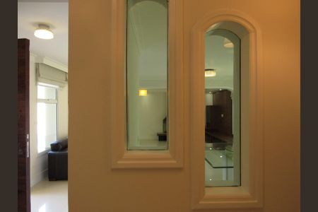 Casa à venda com 450m², 5 quartos e 4 vagasCorredores