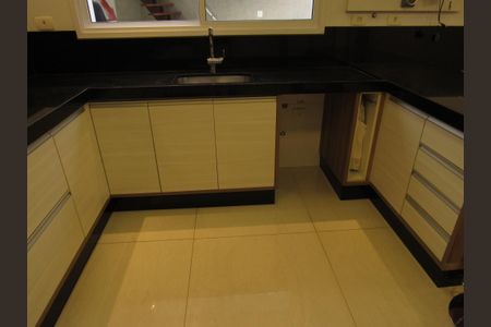 Casa à venda com 450m², 5 quartos e 4 vagasCozinha