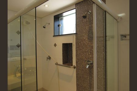 Casa à venda com 450m², 5 quartos e 4 vagasBanheiro da Suíte 1