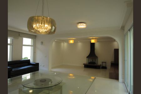 Casa à venda com 450m², 5 quartos e 4 vagasSala