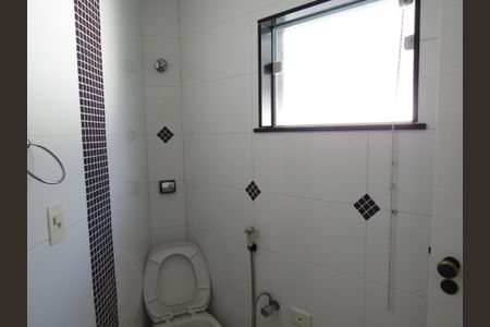 Casa à venda com 450m², 5 quartos e 4 vagasBanheiro da Suíte Independente