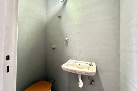 Apartamento à venda com 80m², 2 quartos e sem vaga Apartamento à venda com 80m², 2 quartos e sem vagaBanheiro de Serviço