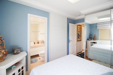 Apartamento à venda com 189m², 3 quartos e 4 vagas Apartamento à venda com 189m², 3 quartos e 4 vagasSuíte 2