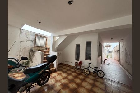 Casa à venda com 308m², 1 quarto e 2 vagas Casa à venda com 308m², 1 quarto e 2 vagasGaragem