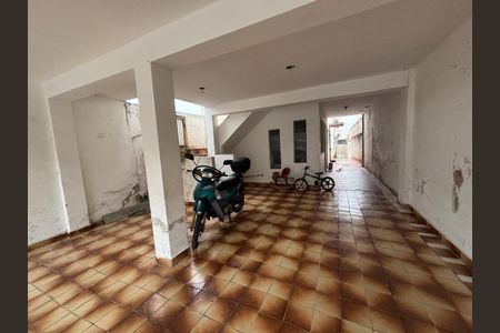 Casa à venda com 308m², 1 quarto e 2 vagas Casa à venda com 308m², 1 quarto e 2 vagasGaragem