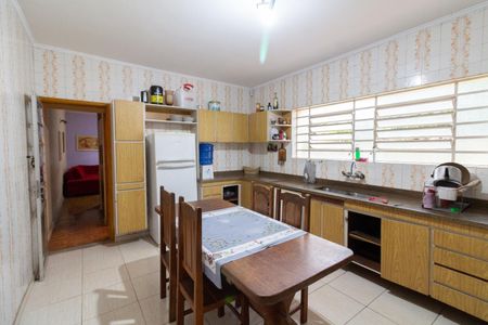 Casa à venda com 150m², 4 quartos e 2 vagas Casa à venda com 150m², 4 quartos e 2 vagasCozinha