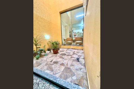 Casa à venda com 182m², 3 quartos e 4 vagas Casa à venda com 182m², 3 quartos e 4 vagasQuintal