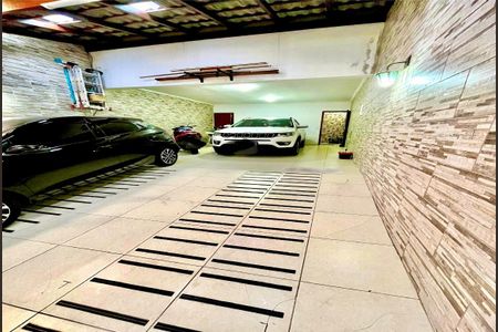 Casa à venda com 182m², 3 quartos e 4 vagas Casa à venda com 182m², 3 quartos e 4 vagasGaragem