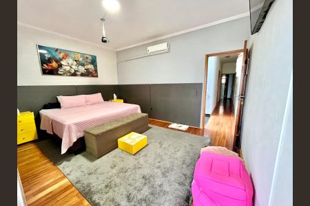 Casa à venda com 182m², 3 quartos e 4 vagas Casa à venda com 182m², 3 quartos e 4 vagasQuarto