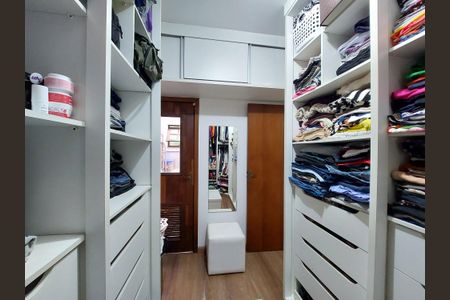Casa à venda com 147m², 3 quartos e 2 vagas Casa à venda com 147m², 3 quartos e 2 vagasCloset