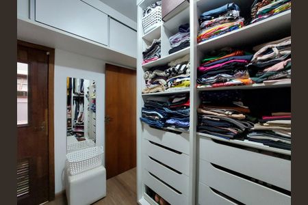 Casa à venda com 147m², 3 quartos e 2 vagas Casa à venda com 147m², 3 quartos e 2 vagasCloset