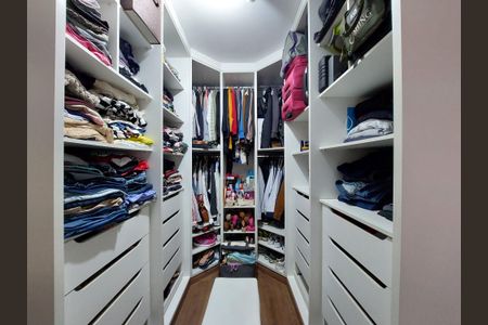 Casa à venda com 147m², 3 quartos e 2 vagas Casa à venda com 147m², 3 quartos e 2 vagasCloset