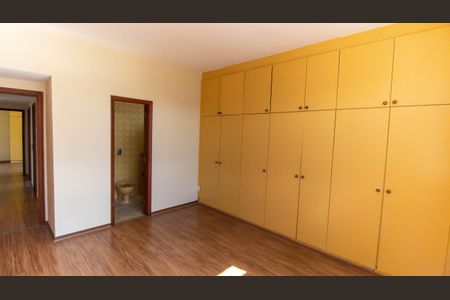 Apartamento à venda com 128m², 3 quartos e 1 vaga Apartamento à venda com 128m², 3 quartos e 1 vagaSuíte