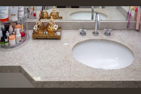 Apartamento à venda com 105m², 3 quartos e 2 vagasBanheiro da Suite 1