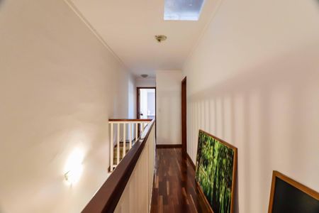 Casa à venda com 138m², 4 quartos e 2 vagas Casa à venda com 138m², 4 quartos e 2 vagasCorredor