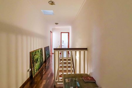 Casa à venda com 138m², 4 quartos e 2 vagas Casa à venda com 138m², 4 quartos e 2 vagasCorredor